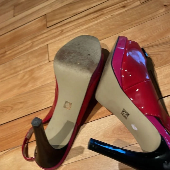 Anne Klein patent faux leather red/pink/black colorblock sling back heels. Sz 9 - Picture 6 of 7